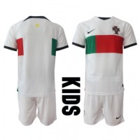 Portugal Fußballbekleidung Auswärtstrikot Kinder WM 2022 Kurzarm (+ kurze hosen)